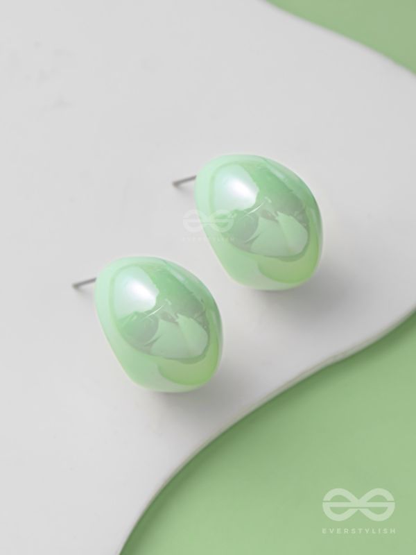 GROOVY ARCS - HOLOGRAPHIC ACRYLIC EARRINGS (LIGHT GREEN)