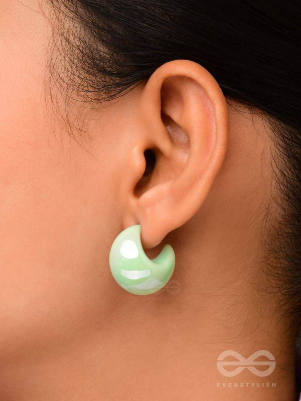 GROOVY ARCS - HOLOGRAPHIC ACRYLIC EARRINGS (LIGHT GREEN)