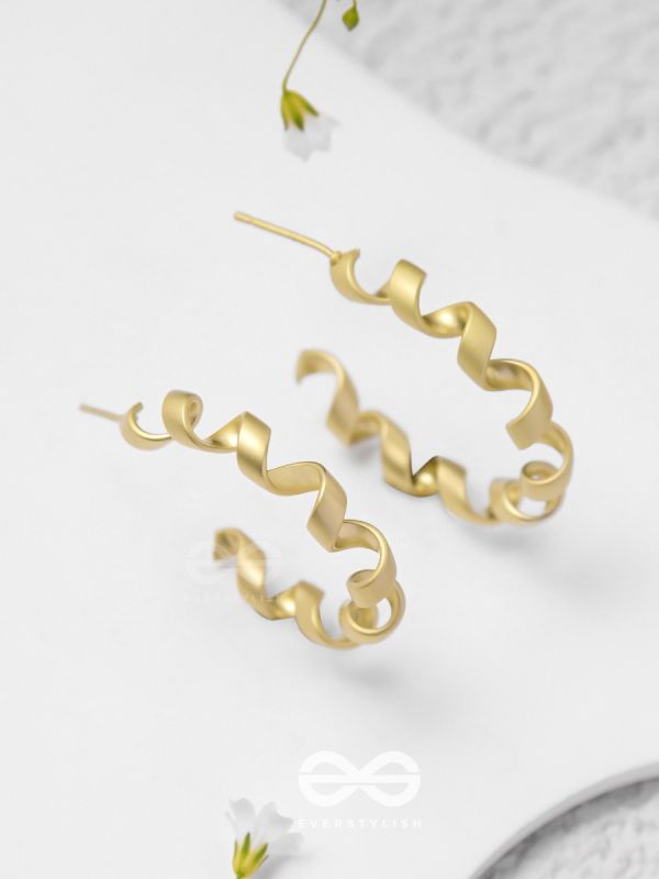 Twisted Curves - Golden Earrings