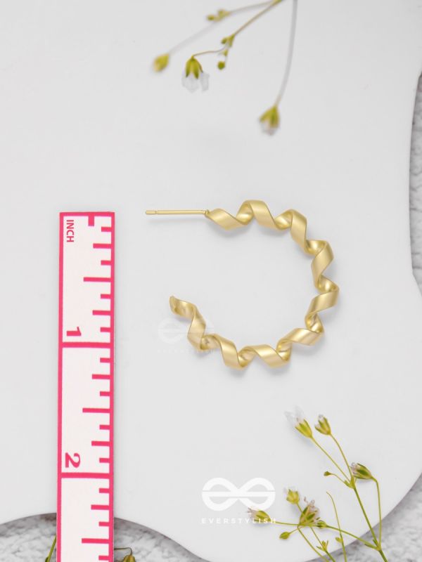 Twisted Curves - Golden Earrings