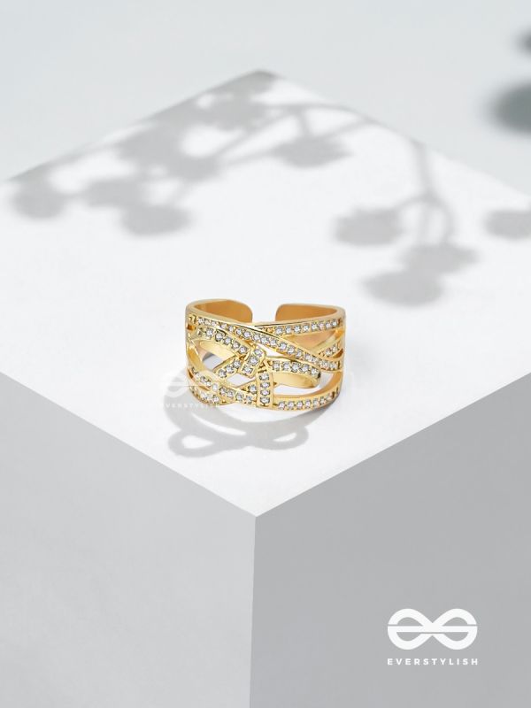 The Playful Knots - Golden Cubic Zirconia Ring (Adjustable)