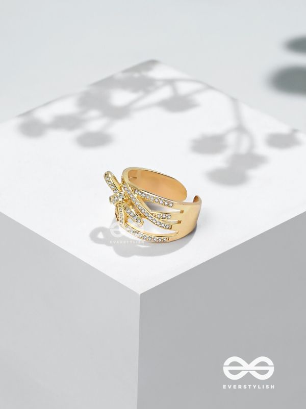 The Playful Knots - Golden Cubic Zirconia Ring (Adjustable)