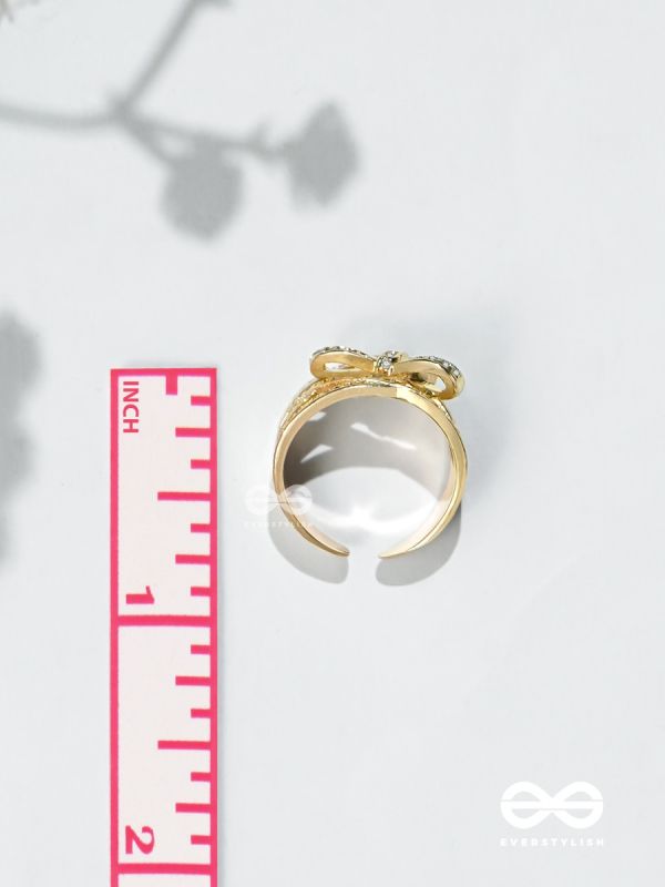 The Playful Knots - Golden Cubic Zirconia Ring (Adjustable)