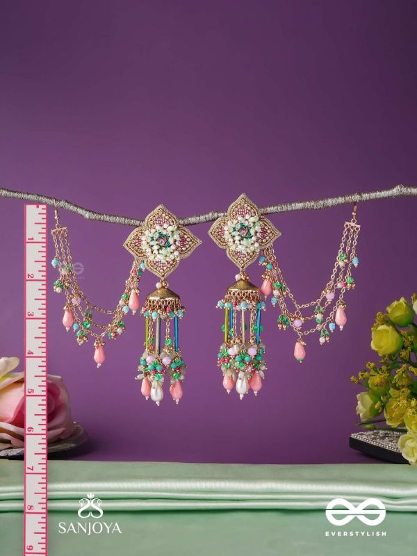 MANJUSUMANA - BEAUTIFUL BLOSSOM - MULTIPLE CHAIN EARRINGS EMBELLISHED WITH BEADWORK, A FLOWER MOTIF AND DANGLERS