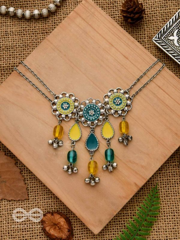THE SHADES OF EARTH - FLORAL MOTIFS WITH BLUE AND YELLOW STONES