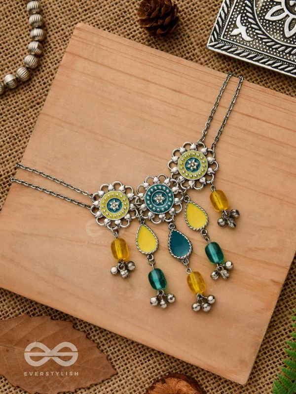 THE SHADES OF EARTH - FLORAL MOTIFS WITH BLUE AND YELLOW STONES
