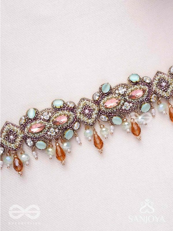 Maṇimalika- String of Jewels- Pastel-coloured choker with Beads & Gemstones set in a delicate pattern.