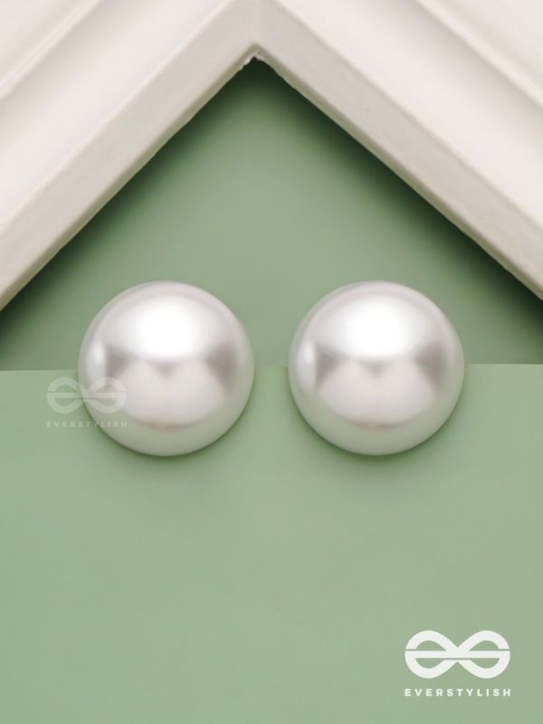 Classic serenade- statement white pearl stud 