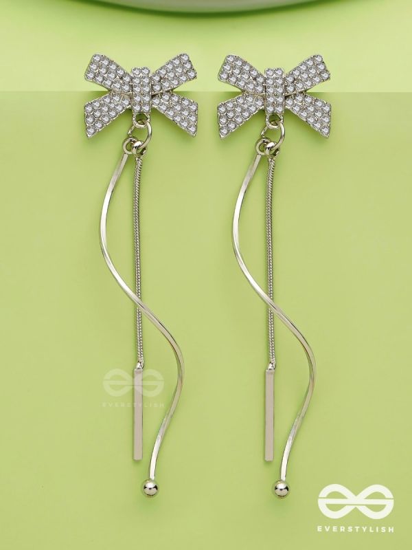 Starry Knots- Dangling Silver Cubic Zirconia Earrings 
