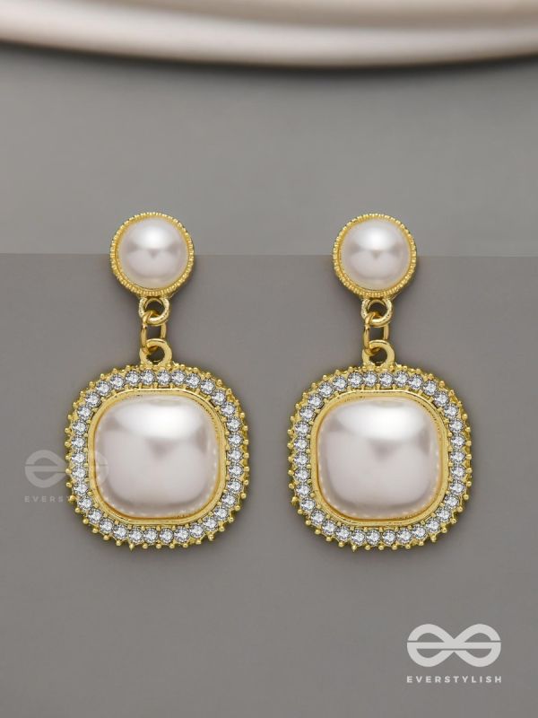  Ageless reverie - Earring studded with pearl and crystal 