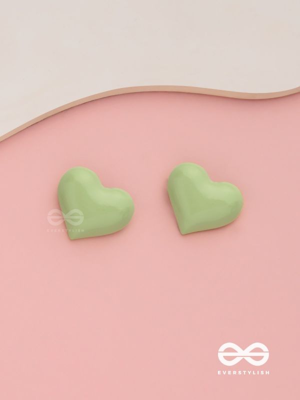 Lush amour - Green heart shaped studs 