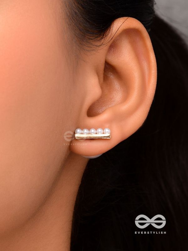 Gleam Pearls- Pearl stud earrings