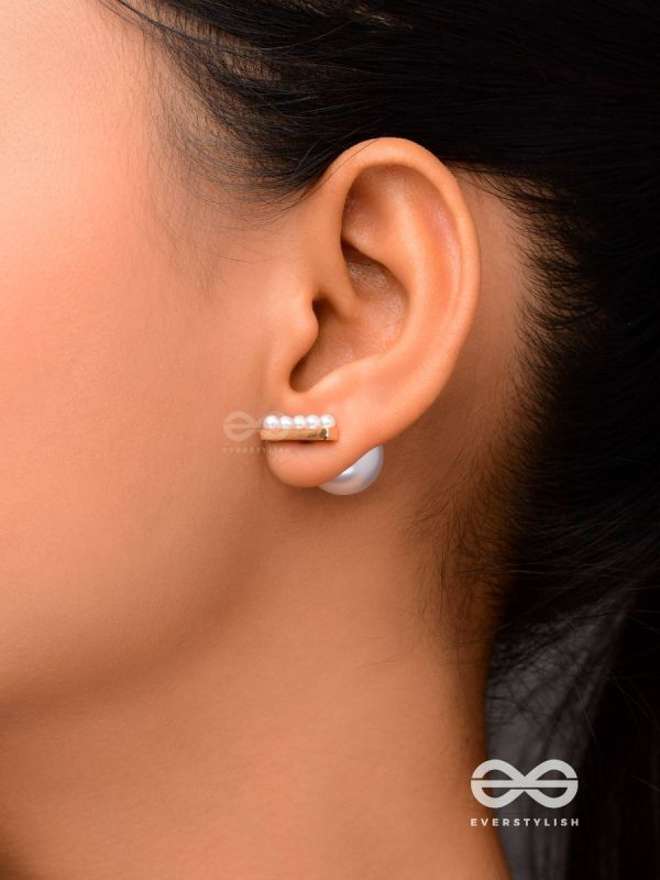 Gleam Pearls- Pearl stud earrings