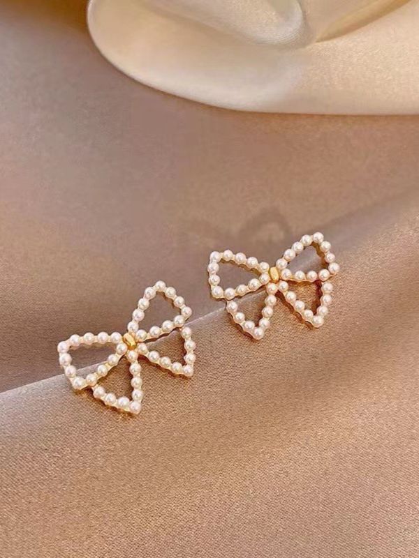 Belle Bows- Sophisticated bow earrings