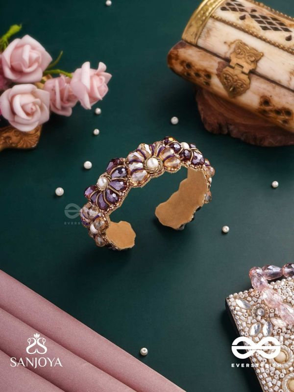 SHYAMALIKA – DARK BLOOM A FLORAL-INSPIRED BRACELET ADORNED WITH DARK-HUED GEMSTONES AND PEARLS