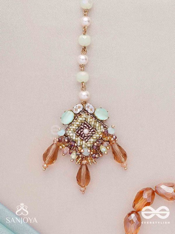 SUNDARA SHOBHA - BEAUTIFUL RADIANCE- ELEGANT MANGTIKA SURROUNDED BY SPARKLING STONES, DELICATE PEARLS AND LIGHT GREEN BEADS