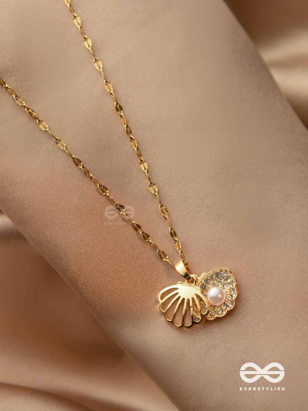 Golden Seashell - Pearl Embellished Pendant
