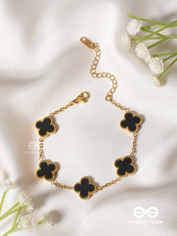 GOLDEN BLACK CLOVER - HOLOGRAPHIC STAINLESS STEEL 18K GOLD PLATED ANTI TARNISH BRACELET