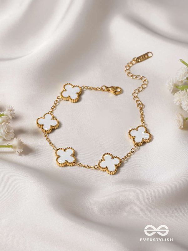 GOLDEN WHITE CLOVER - HOLOGRAPHIC STAINLESS STEEL 18K GOLD PLATED ANTI TARNISH BRACELET