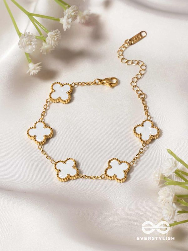 GOLDEN WHITE CLOVER - HOLOGRAPHIC STAINLESS STEEL 18K GOLD PLATED ANTI TARNISH BRACELET