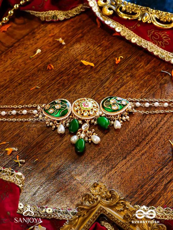 TARALIKA- STAR-LIKE- SPARKLING ENAMELLED KUNDAN NECKLACE WITH PEARLS AND BEADS 