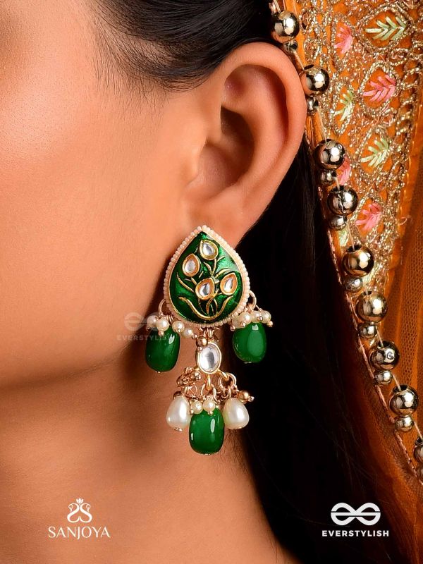 TARALIKA- STAR-LIKE- SPARKLING ENAMELLED KUNDAN EARRINGS WITH PEARLS AND BEADS 