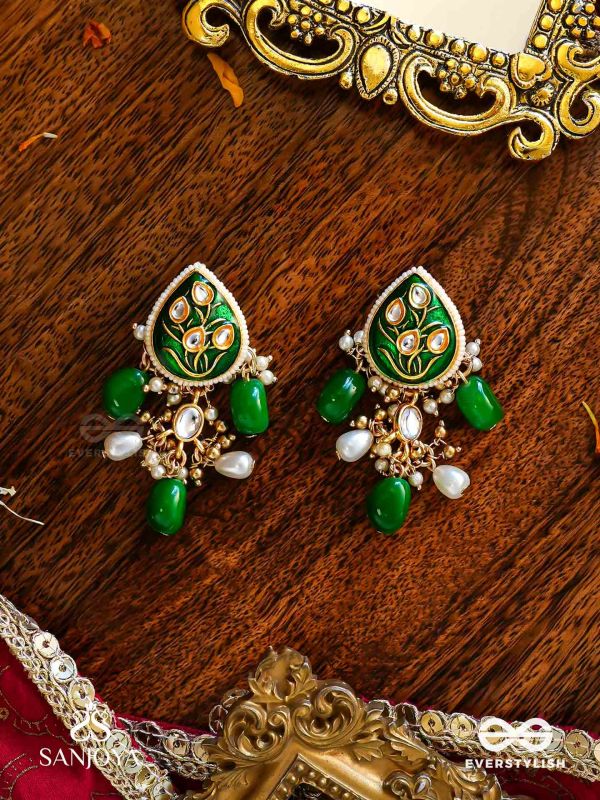 TARALIKA- STAR-LIKE- SPARKLING ENAMELLED KUNDAN EARRINGS WITH PEARLS AND BEADS 