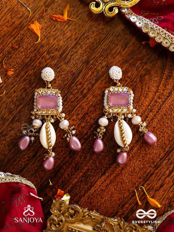 MANOHARA - CHARMING BEAUTY- HANDMADE KUNDAN SET WITH NECKLACE AND EARRINGS 