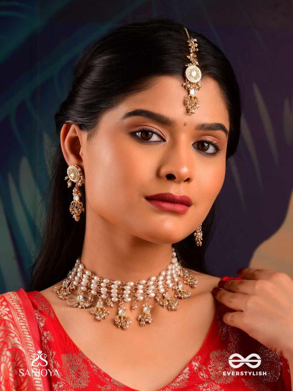 HIRANYA - GOLDEN GRACE -  HANDMADE KUNDAN SET WITH NECKLACE, EARRINGS AND MAANGTIKA