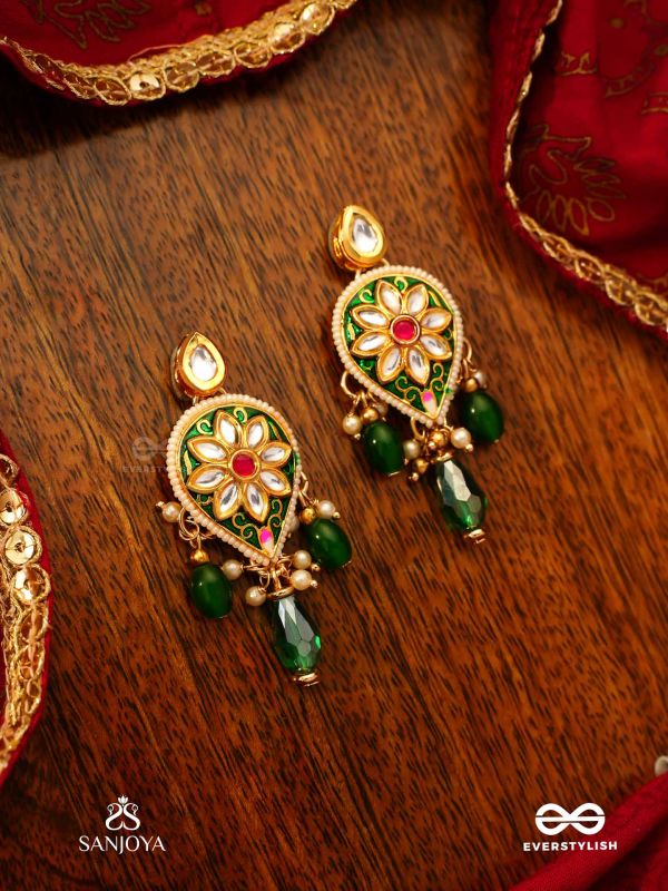 JALNIDHI - OCEAN’S TREASURE - HANDCRAFTED KUNDAN EARRINGS WITH GREEN GEMSTONES AND GOLDEN DETAILS