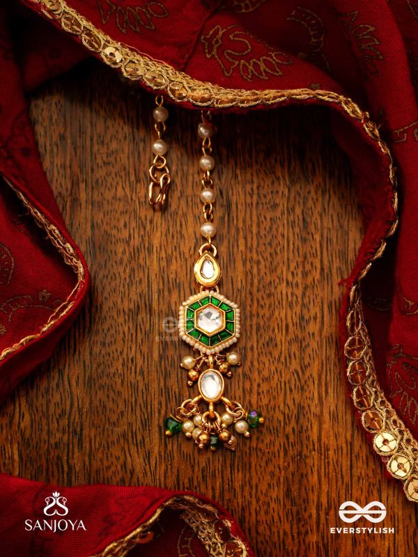 JALNIDHI - OCEAN’S TREASURE - HANDCRAFTED KUNDAN MAANGTIKA WITH GREEN GEMSTONES AND GOLDEN DETAILS