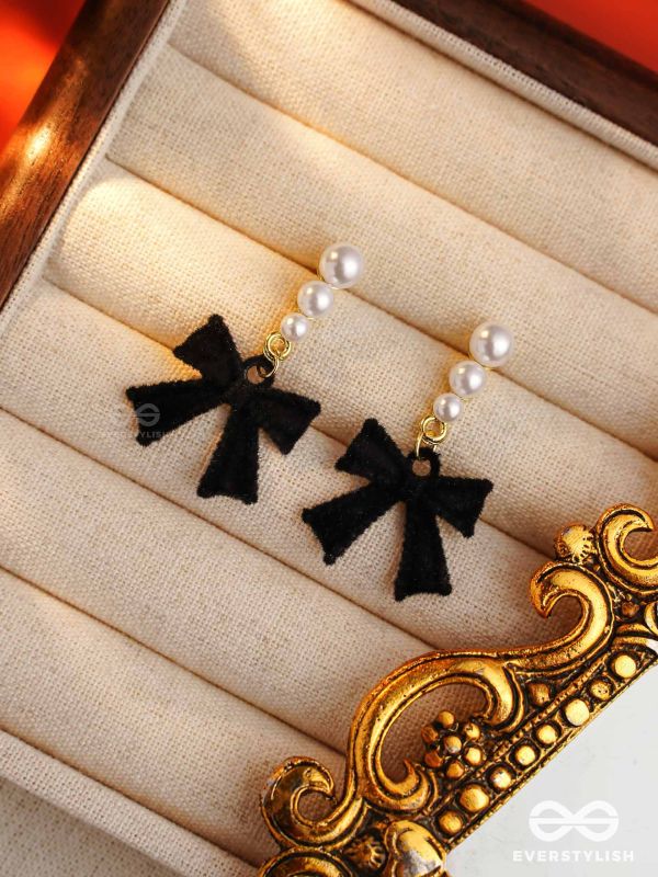 MIDNIGHT BOW - CHIC BLACK BOW WITH PEARL ACCENTS