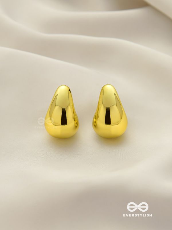 GOLDEN DRIP - POLISHED TEARDROP STUDS WITH A LUXURIOUS FINISH