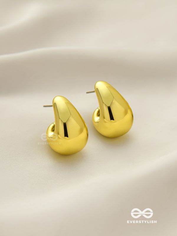 GOLDEN DRIP - POLISHED TEARDROP STUDS WITH A LUXURIOUS FINISH
