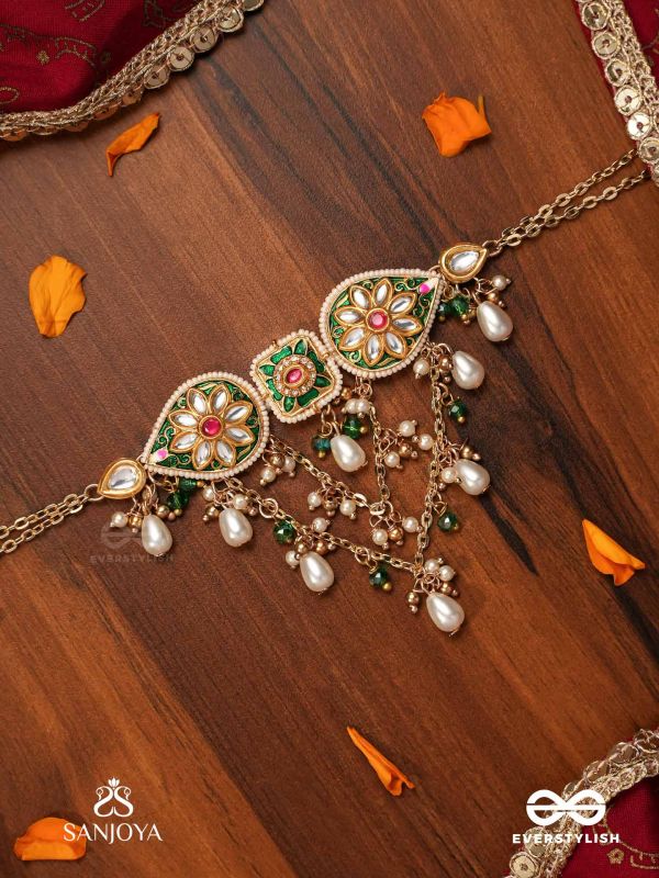 VANDEVI - GODDESS OF THE FOREST-  GRACEFUL KUNDAN NECKLACE WITH BEADS, DAINTY CHAINS AND PEARL DROPS