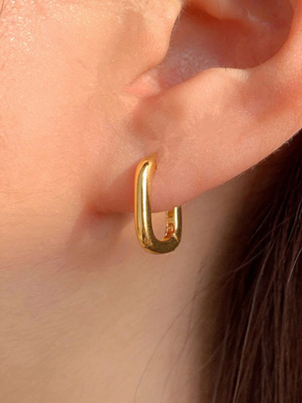 URBAN LOOP-  SLEEK AND CONTEMPORARY GOLD HOOPS