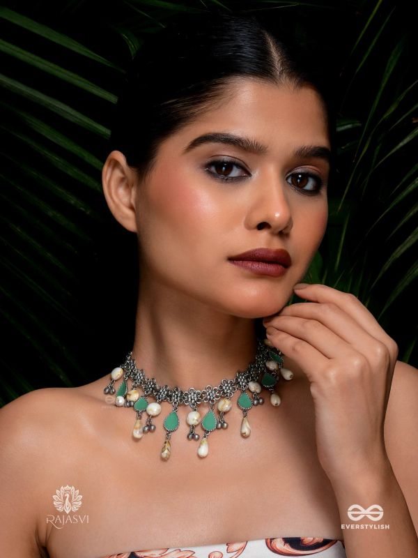 TRIBAL GRACE – EARTHY STONE AND OXIDISED NECKPIECE