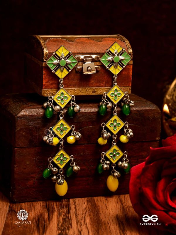PETAL POP - TRIPLE-TIERED ENAMELLED EARRING