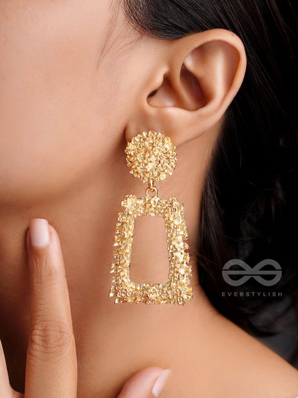 The Shimmery Diva Classic Geometric Earrings - Golden