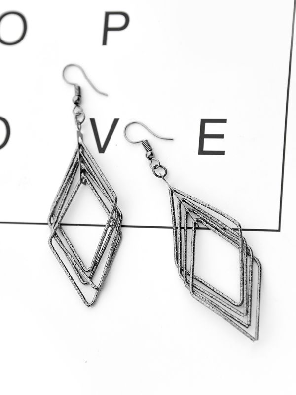 The Shimmery Rhombus - Dark Grey Elegant Earrings