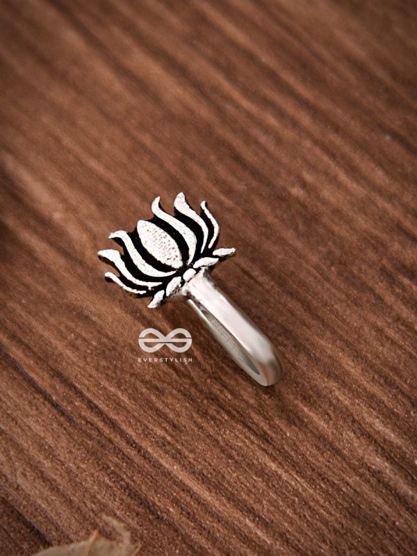 The Little Lotus Non-piercing Boho Nosepin