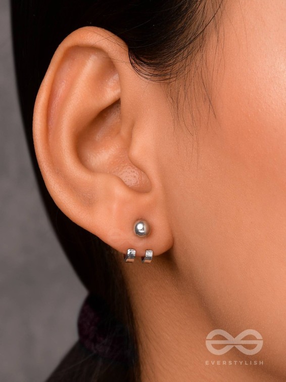 GLEAMING CRESCENT - SILVER STUD EARRINGS