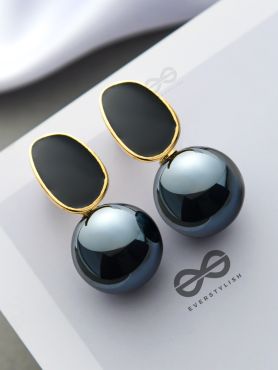 The Mesmerisingly Chic Statement Makers- Enamelled Pearl Earrings (Gun-Metal Grey)