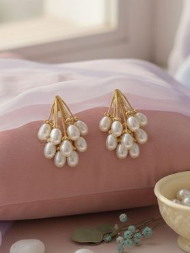 Pearlicious Flowers- Golden Pearl Earrings