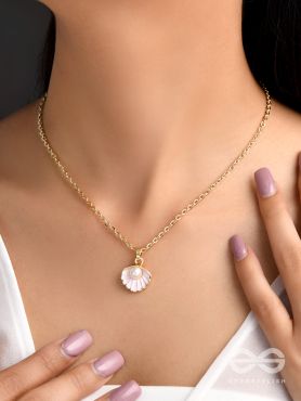 The Shell Stunner- Golden Embellished Necklace With Anti-Tarnish Coating 