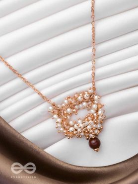 Golden Whispering Chain - Bold & Glamorous Neckpiece With Anti-Tarnish Coating 