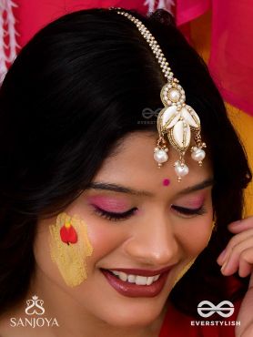 Savishkaar- The First Manifestation- Shells And Beads Hand Embroidered Maangtika