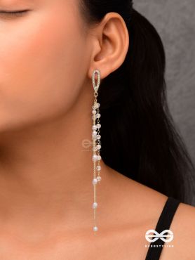 Glass sprinklings - Dangling golden bead earrings 