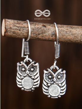 The Little Hanging Owls - Tiny Trinket Earrings