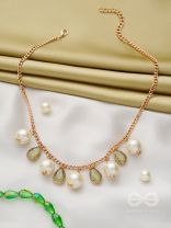 The Daisy Shrub- Golden Embellished Necklace With Anti-Tarnish Coating 